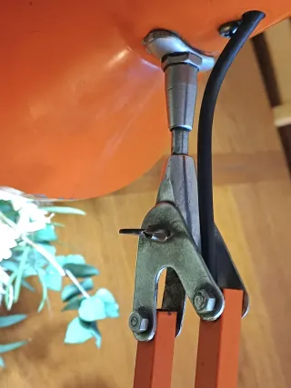 Lámpara flexo naranja Seminara años 70s vintage