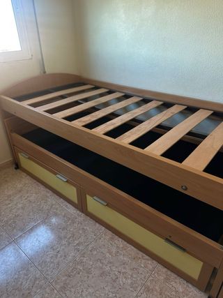 Armario de esquina madera y amarillo