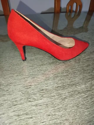 Zapato de tacón rojo