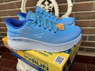 Skechers Mujer Azul Max Cushion  Todas las tallas