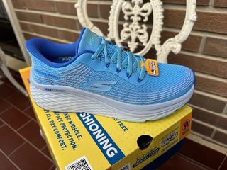 Skechers Mujer Azul Max Cushion  Todas las tallas
