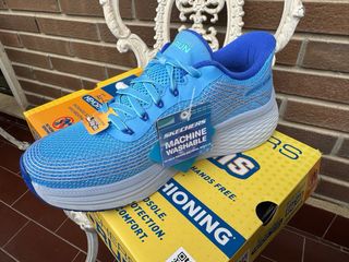 Skechers Mujer Azul Max Cushion  Todas las tallas