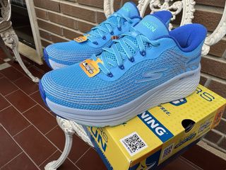 Skechers Mujer Azul Max Cushion  Todas las tallas