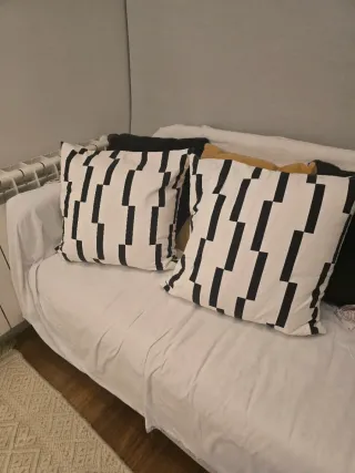 Cojines plumas blanco y negro ikea