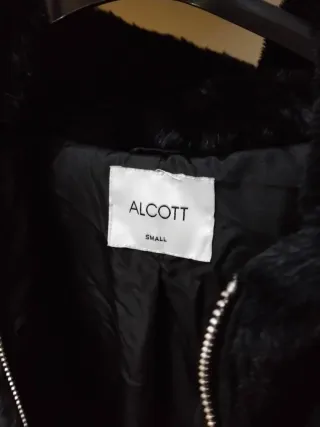 Pelliccia nera ALCOTT con cappuccio