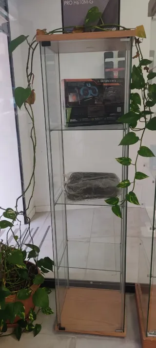 Mobiliario de oficina y tienda