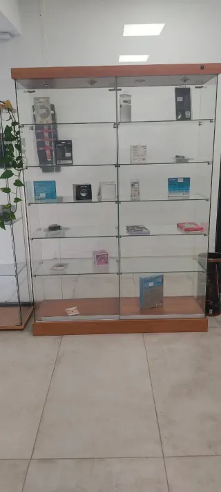 Mobiliario de oficina y tienda