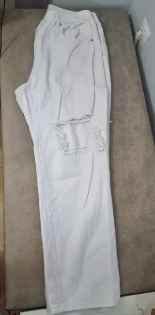 Pantalones vaqueros blancos rotos