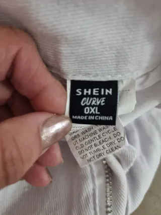 Pantalones vaqueros blancos rotos