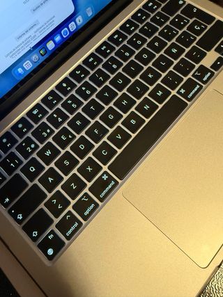 MacBook Air 13 M2 2022 Plata con garantía