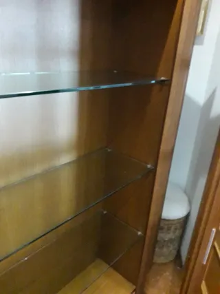 Mueble expositor salón para bebidas copas y vasos