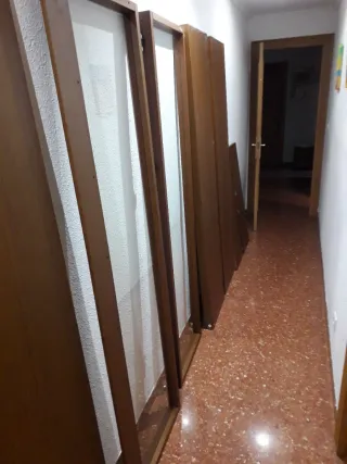 Mueble expositor salón para bebidas copas y vasos