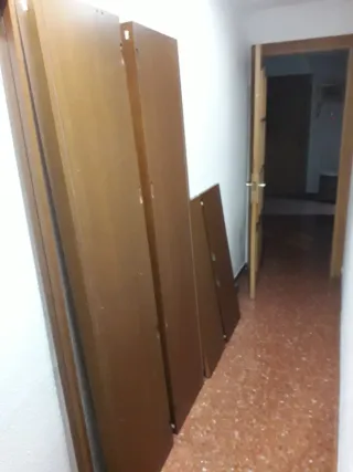 Mueble expositor salón para bebidas copas y vasos