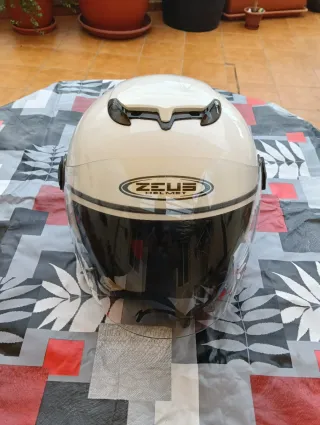 Casco Jet Blanco con Visera