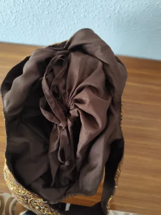 Bolso de mano bordado dorado y marrón