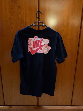 Camiseta Nike Negra con Diseño