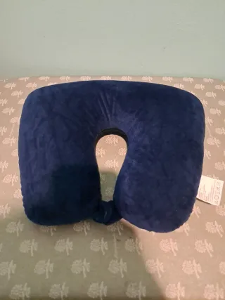 Cuscino da viaggio blu in pile