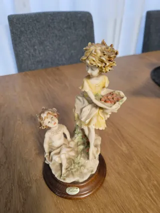 Figura de porcelana niñas