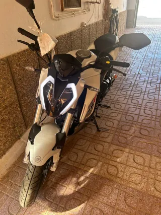 Moto 125cc Naked Blanca