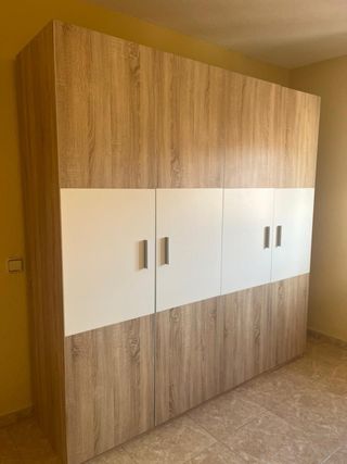 Armario 4 puertas madera y blanco
