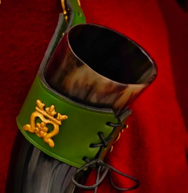 Vaso vikingo con soporte para cinturón