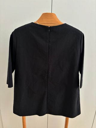 Blusa COS Negra Cupro Talla L