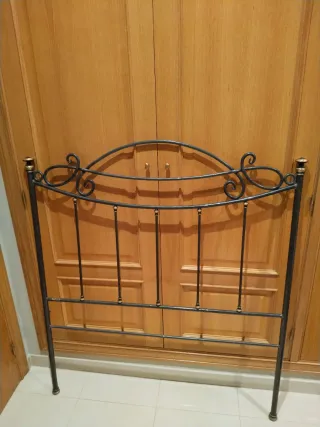 Cabecero de cama de metal