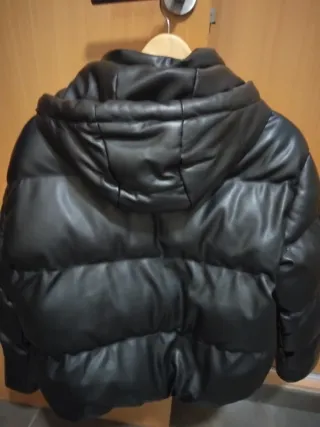 Chaqueta plumífero acolchada negra