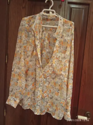 Blusa estampada floral manga larga