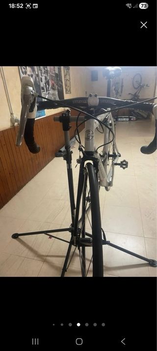 Bicicleta carretera Cannondale blanca