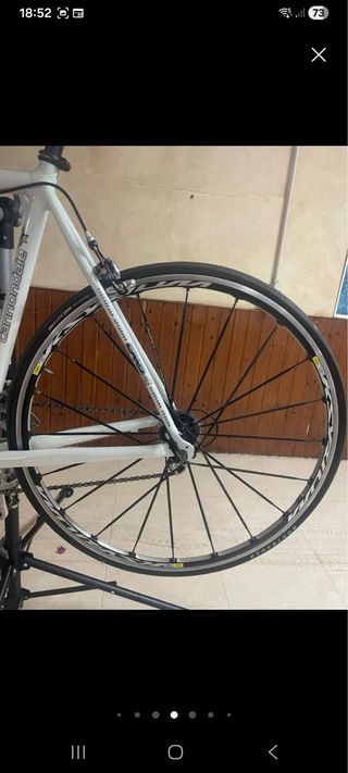 Bicicleta carretera Cannondale blanca