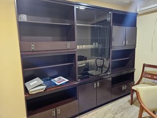 Mueble de salón con vitrinas