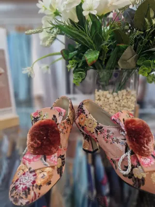 Traje de Fallera corte estrecho san Cristóbal