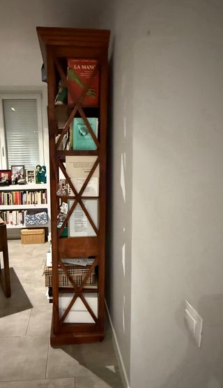 Librería de madera estilo clásico