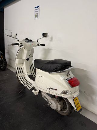 Piaggio Vespa 50cc Scooter 29.600km