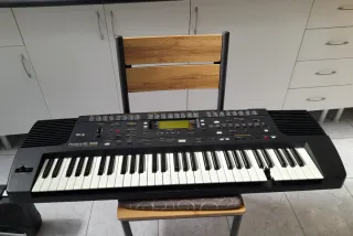 Teclado Roland E-68