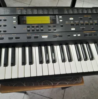 Teclado Roland E-68