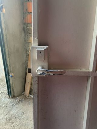 Puerta hierro 78x200 con chapa negociable