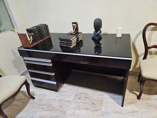 Escritorio elegante madera y cristal