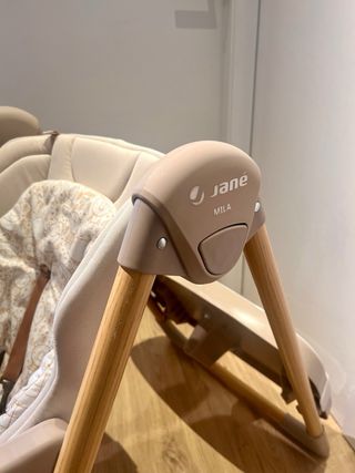 Trona Mila Jané bebé. En perfecto estado