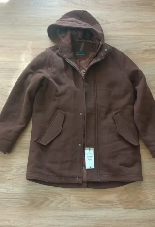 Abrigo paño marrón con capucha con etiqueta