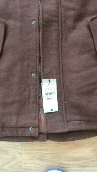 Abrigo paño marrón con capucha con etiqueta