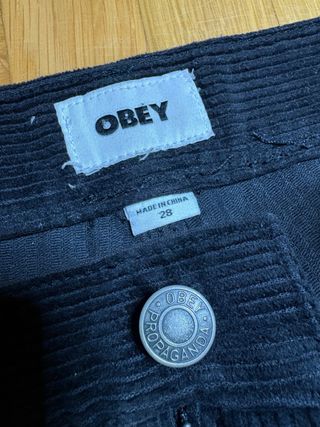 Pantaloni Obey neri in velluto