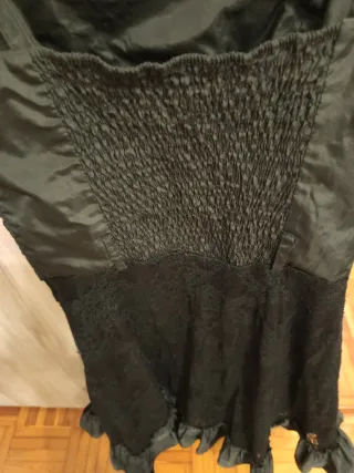Vestido negro tirantes encaje.