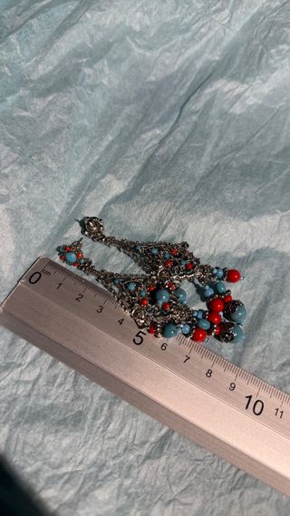 Pendientes colgantes con cuentas rojas y azules