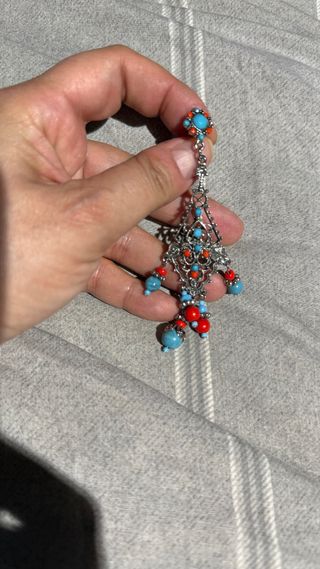 Pendientes colgantes con cuentas rojas y azules