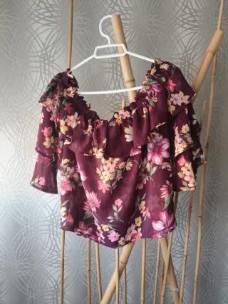 Blusa floral hombros descubiertos M
