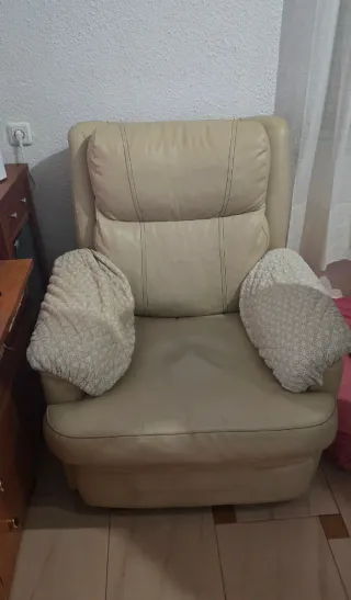 Sillón reclinable beige