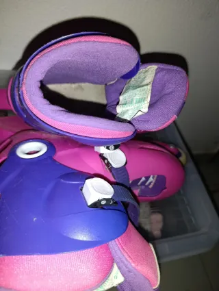 Patins em linha ajustáveis rosa e roxo