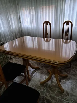 Mesa Comedor y 4 Sillas Madera